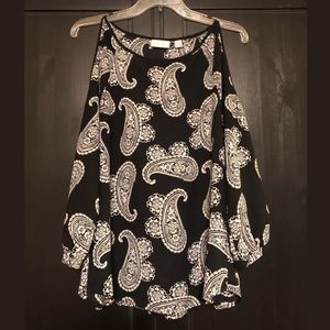 New York & Co cold shoulder Top